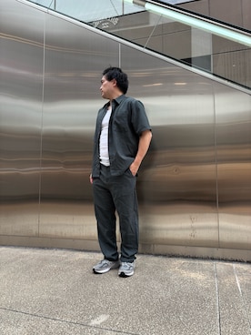 「ITEMS URBANRESEARCH（アイテムズ アーバンリサーチ）の『接触冷感/吸水速乾/イージーケア/UVカット』クイックドライリネンタッチ半袖シャツ（シャツ/ブラウス、グレー系）」を使った、yujiroさん（メンズ・170cm）の夏コーディネート