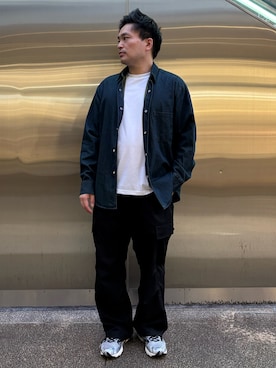 「ITEMS URBANRESEARCH（アイテムズ アーバンリサーチ）の『速乾/イージーケア』高機能ウエストイージー ツイルカーゴパンツ（その他パンツ、ブラック系）」を使った、yujiroさん（メンズ・170cm）の秋コーディネート