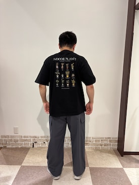 「ITEMS URBANRESEARCH（アイテムズ アーバンリサーチ）のPlantsバックプリント USEDライク Tシャツ（Tシャツ/カットソー、ブラック系）」を使った、yujiroさん（メンズ・170cm）の夏コーディネート