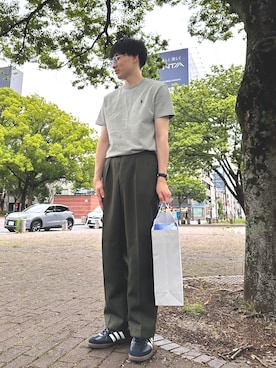 「POLO RALPH LAUREN（ポロ ラルフ ローレン）のコットン ジャージー クルーネック Tシャツ（Tシャツ/カットソー、グレー系）」を使った、RYO YAMさん（メンズ・177cm）の夏コーディネート