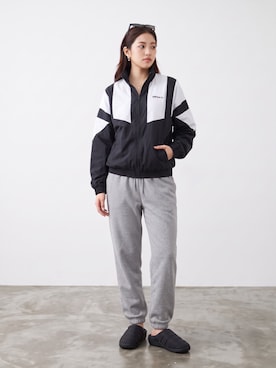 「SUBU（スブ）のSUBU/スブ ORIGINALS F-LINE サンダル スリッポン テフロン加工 クッション性 ワンマイル アウトドア スポーツ メンズ レディース ユニセックス 2026年秋冬（スリッポン、ブラック系）」を使った、aiさん（レディース・165cm）の秋コーディネート