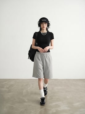 「GILDAN（ギルダン）の【GILDAN】大人気！ 6oz ultra cotton short sleeve t-shirts / ウルトラ コットン 半袖 Tシャツ ルーズシルエット 無地T サイズ・カラー展開多数 2026年春夏（Tシャツ/カットソー、ブラック系）」を使った、aiさん（レディース・165cm）の夏コーディネート