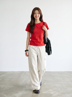 「GILDAN（ギルダン）のGILDAN/ギルダン プレミアムコットン 5.3oz 半袖Tシャツ 17色展開 2026年 夏 夏服（Tシャツ/カットソー、レッド系）」を使った、aiさん（レディース・165cm）の夏コーディネート