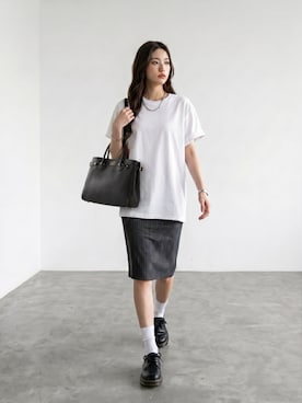 「YOUNG&OLSEN The DRYGOODS STORE（ヤングアンドオルセン）のYOUNG & OLSEN/ヤングアンドオルセン EMBOSSED LEATHER BELTED TOTE S エンボスレザー ベルテッド トートバッグ 2026年春夏　再入荷（トートバッグ、ブラック系）」を使った、aiさん（レディース・165cm）の夏コーディネート