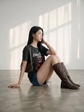 「ROOPTOKYO（ループトウキョウ）のTHE ROLLING STONES UNISEX T-SHIRT: 73 TOUR (BLACK) クルーネックTシャツ 半袖 バンドTシャツ ロック メンズ レディース 2026年 夏 夏服（Tシャツ/カットソー、ブラック系）」を使った、aiさん（レディース・165cm）の夏コーディネート