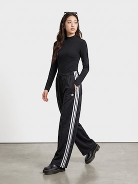 「adidas（アディダス）のadidas/アディダス ORI  PLEATED TP プレーテッドパンツ ラインパンツ スウェットパンツ ジャージ ワイドパンツ メンズ レディース 2026年 秋 秋服 冬 冬服（スウェットパンツ、ブラック系）」を使った、aiさん（レディース・165cm）の秋コーディネート