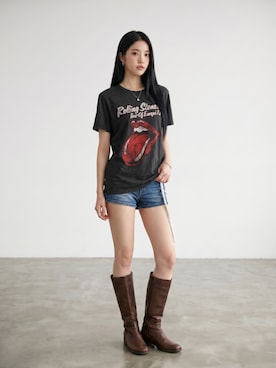 「ROOPTOKYO（ループトウキョウ）のTHE ROLLING STONES UNISEX T-SHIRT: 73 TOUR (BLACK) クルーネックTシャツ 半袖 バンドTシャツ ロック メンズ レディース 2026年 夏 夏服（Tシャツ/カットソー、ブラック系）」を使った、aiさん（レディース・165cm）の夏コーディネート