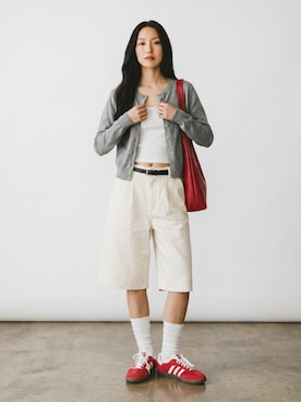 「Dickies（ディッキーズ）のDickies/ディッキーズ 13インチポケットワークショーツ shorts チノパンツ スケーターショーツ ハーフパンツ カラーパンツ 2026年春夏（チノパンツ、ホワイト系）」を使った、aiさん（レディース・165cm）の夏コーディネート