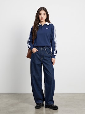 「adidas（アディダス）のadidas/アディダス 3-STRIPS RUGBY LOGO POLO SHIRTS スリーストライプス 長袖ポロ 2026年春夏（ポロシャツ、ブルー系）」を使った、aiさん（レディース・165cm）の秋コーディネート