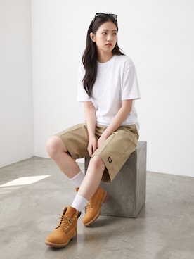 「Dickies（ディッキーズ）のDickies/ディッキーズ 13インチポケットワークショーツ shorts チノパンツ スケーターショーツ ハーフパンツ カラーパンツ 2026年春夏（チノパンツ、ベージュ系）」を使った、aiさん（レディース・165cm）の秋コーディネート