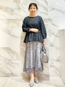 「index（インデックス）のバックパール調ペプラムトップス【洗濯機OK】（Tシャツ/カットソー、ブラック系）」を使った、yさん（レディース・148cm）の秋コーディネート