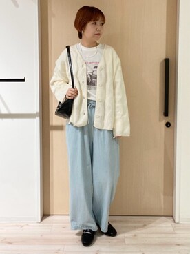 「SHOO・LA・RUE（シューラルー）の【洗濯機可/S-LL】幾何柄風デザインがアクセント ゆるVネックカーディガン（カーディガン/ボレロ、ホワイト系）」を使った、ひらしーさん（レディース・164cm）の春コーディネート
