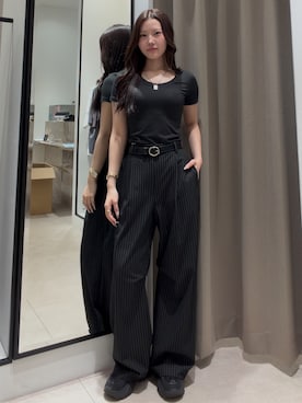 「Lui's（ルイス）のストライプワイドスラックス（スラックス、ブラック系）」を使った、坪川佳凛さん（レディース・165cm）の夏コーディネート