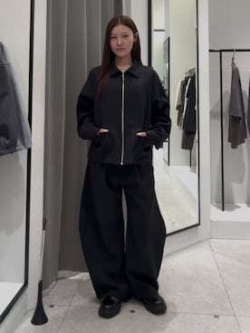 「Lui's（ルイス）のダブルクロスジップブルゾン（ブルゾン、ブラック系）」を使った、坪川佳凛さん（レディース・165cm）の秋コーディネート