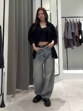 「Lui's（ルイス）のフェザーチュールワイドシャツ（シャツ/ブラウス、ブラック系）」を使った、坪川佳凛さん（レディース・165cm）の秋コーディネート