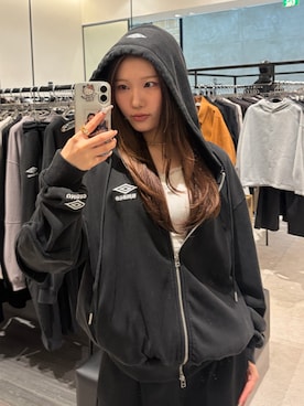 「UMBRO（アンブロ）のアイテム」を使った、坪川佳凛さん（レディース・165cm）の秋コーディネート
