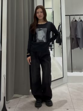 「Lui's（ルイス）のアンスキニーフレアデニムパンツ（デニムパンツ、ブラック系）」を使った、坪川佳凛さん（レディース・165cm）の秋コーディネート
