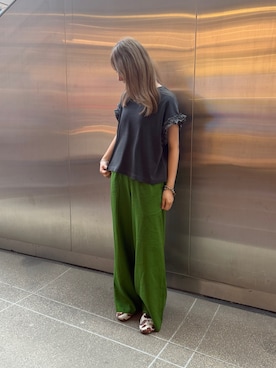 「ITEMS URBANRESEARCH（アイテムズ アーバンリサーチ）のドッキングフリルTシャツ（Tシャツ/カットソー、ブラック系）」を使った、かりんさん（レディース・163cm）の夏コーディネート