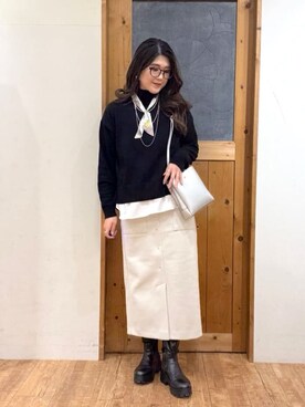 「SHOO・LA・RUE（シューラルー）の【2点セット/S-LL】時短で決まる もちもちハイネックニット+裾シャツインナー（ニット/セーター、ブラック系）」を使った、Ayana.さん（レディース・168cm）の冬コーディネート