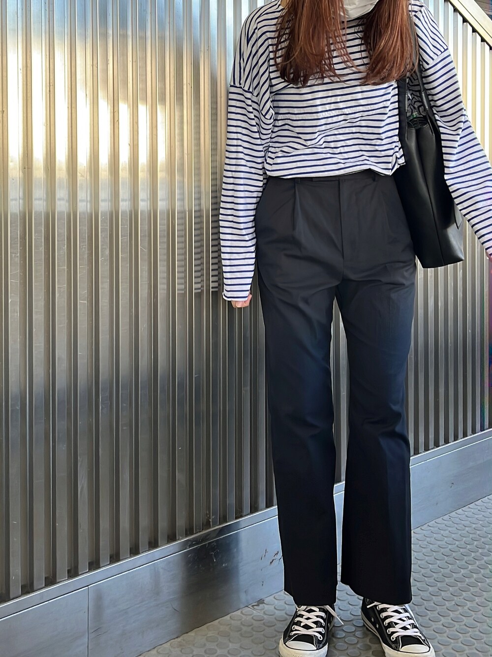 「テーパードパンツ、スニーカー、コンバース、ボーダー、シンプル、オーバーサイズ、スニーカーコーデ、ボーダートップス、ストレートパンツ、シンプルコーデ、ゆるコーデ、ラフ」｜「JOURNAL STANDARDのバスクコットンボーダープルオーバー◆（Tシャツ/カットソー、ブルー系）」を使った、𝗒𝗎𝗄𝖺さん（レディース・167cm）の秋コーディネートの1枚目の写真