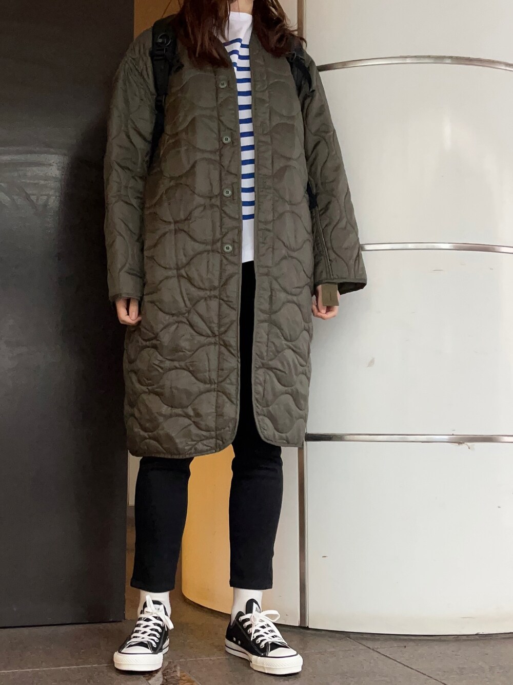 「キルティング、ライナーコート、ボーダー、ボーダートップス、スキニー、スキニーパンツ、スニーカー、スニーカーコーデ、コンバース、白ソックス、シンプルコーデ、シンプル、シンプルスタイル、カジュアルコーデ」｜「ROTHCOの【別注】＜ROTHCO＞∴キルティングライナーコート（その他アウター、グリーン系）」を使った、𝗒𝗎𝗄𝖺さん（レディース・167cm）の秋コーディネートの1枚目の写真