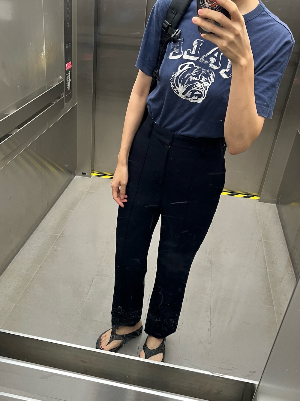 「Tシャツ、プリントT、スラックス、パンツスタイル、サンダル、ネイビー、リュック、夏コーデ、夏、シンプル、シンプルコーデ、シンプルスタイル」｜「BEAMS BOYのアイテム（Tシャツ/カットソー、ブルー系）」を使った、𝗒𝗎𝗄𝖺さん（レディース・167cm）の夏コーディネートの1枚目の写真