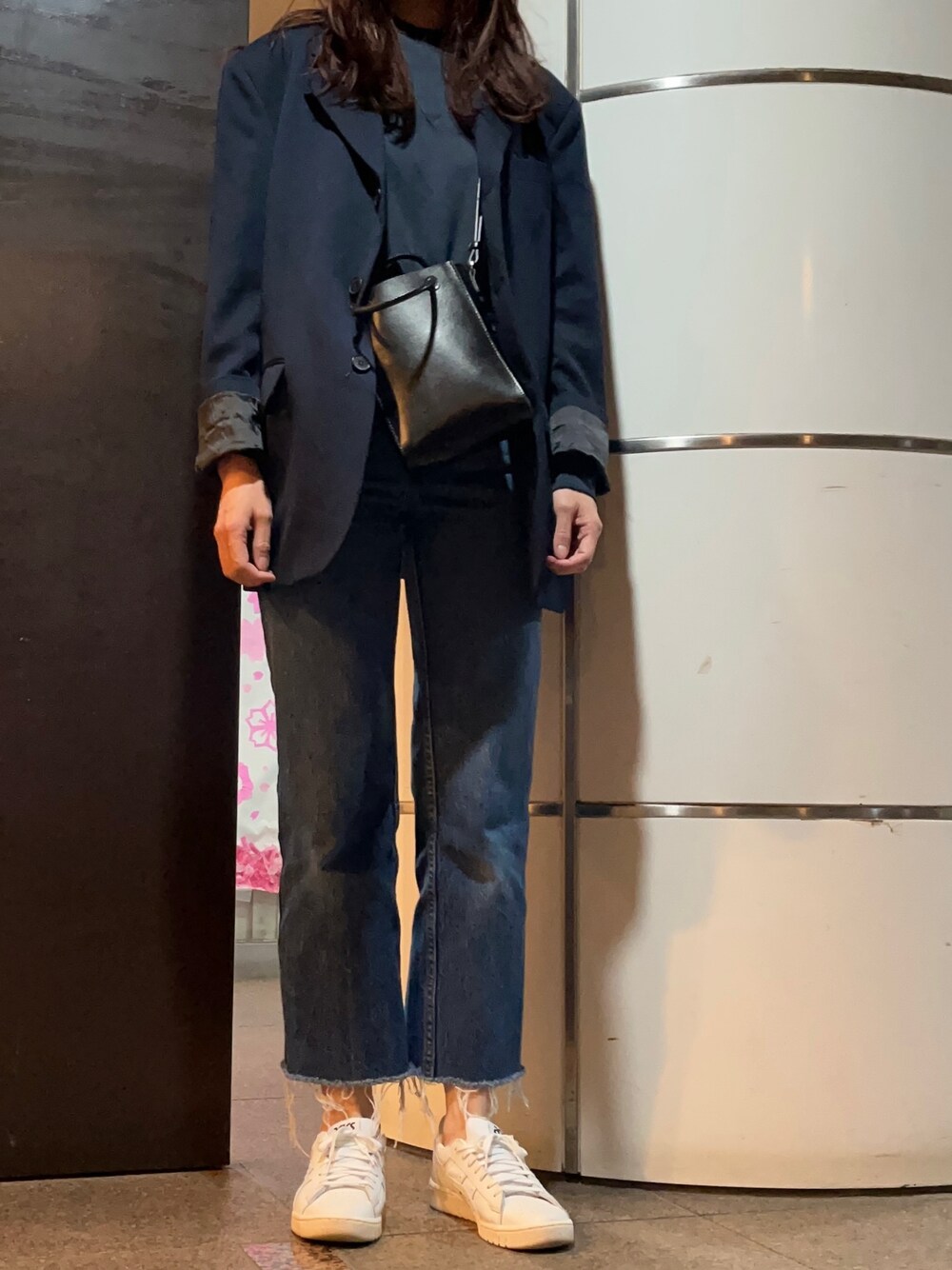 「ジャケット、ジャケットスタイル、テーラードジャケット、ロンT、デニム、デニムパンツ、スニーカー、スニーカーコーデ、白スニーカー、シンプルコーデ、シンプル、シンプルスタイル、カジュアルコーデ、オトナ女子、大人カジュアル」｜「mignonのアイテム（テーラードジャケット、ブルー系）」を使った、𝗒𝗎𝗄𝖺さん（レディース・167cm）の春コーディネートの1枚目の写真