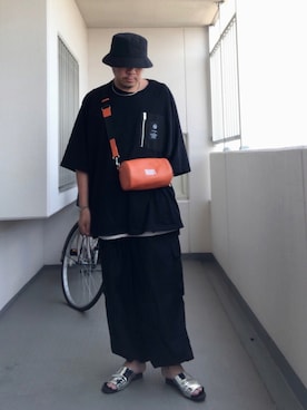 「GU（ジーユー）のアイテム（Tシャツ/カットソー、ブラック系）」を使った、Masato Kurosakiさん（メンズ・174cm）の夏コーディネート