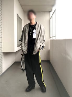 「ジャージーパンツ」｜「アイテム（MA-1）」を使った、Masato Kurosakiさん（メンズ・174cm）の秋コーディネート