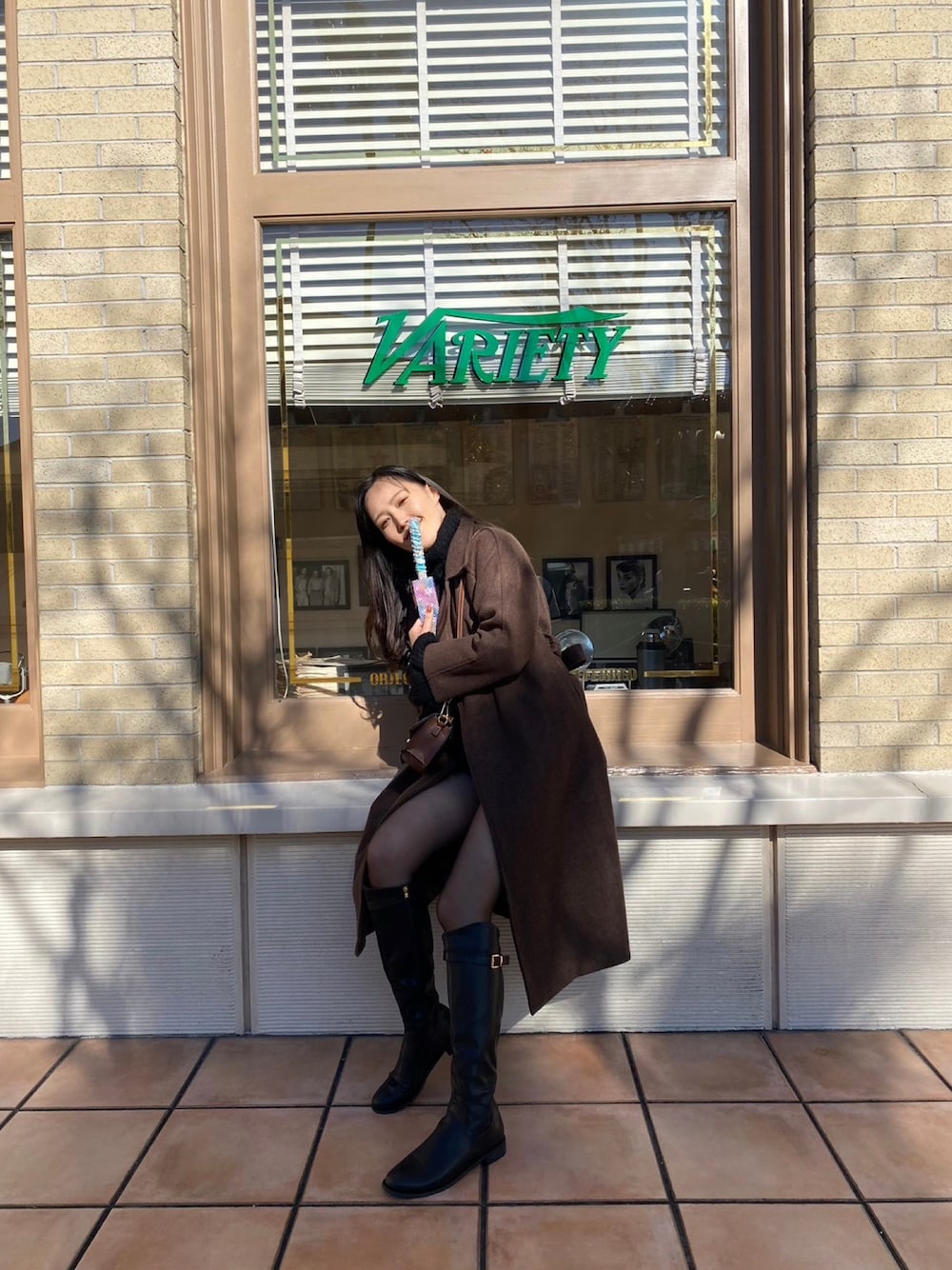 「ユニバ、USJ、コート」｜「aimohaのロングブーツ（ブーツ、ブラック系）」を使った、Momiさん（骨格ウェーブ・レディース・168cm）の冬コーディネートの1枚目の写真