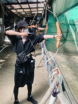 「黒コーデ」｜「アイテム（ナイロンジャケット）」を使った、sheeeeenさん（レディース・166cm）の秋コーディネート