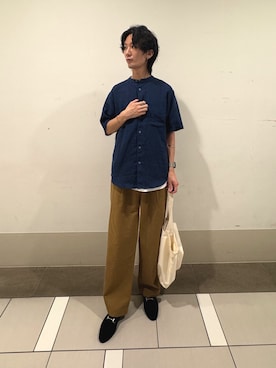 「URBAN RESEARCH DOORS（アーバンリサーチドアーズ）のシルケットリネン バンドカラーショートスリーブシャツ（シャツ/ブラウス、ブルー系）」を使った、大源さん（メンズ・183cm）の春コーディネート