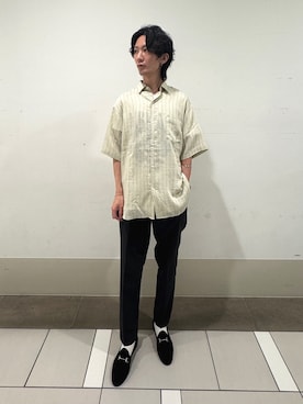 「URBAN RESEARCH DOORS（アーバンリサーチドアーズ）の『イージーケア/速乾/UVカット』クイックドライ テーパードトラウザー（その他パンツ、グレー系）」を使った、大源さん（メンズ・183cm）の春コーディネート