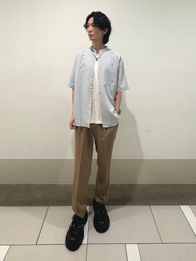 「URBAN RESEARCH DOORS（アーバンリサーチドアーズ）の『吸水速乾』セオアルファバンドカラーショートスリーブシャツ（シャツ/ブラウス、グレー系）」を使った、大源さん（メンズ・183cm）の夏コーディネート