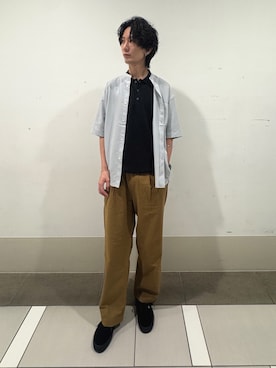 「URBAN RESEARCH DOORS（アーバンリサーチドアーズ）のセオアルファバンドカラーショートスリーブシャツ（シャツ/ブラウス、グレー系）」を使った、大源さん（メンズ・183cm）の春コーディネート