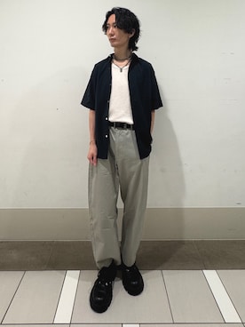 「URBAN RESEARCH DOORS（アーバンリサーチドアーズ）のセミバレルチノトラウザー（その他パンツ、グレー系）」を使った、大源さん（メンズ・183cm）の夏コーディネート