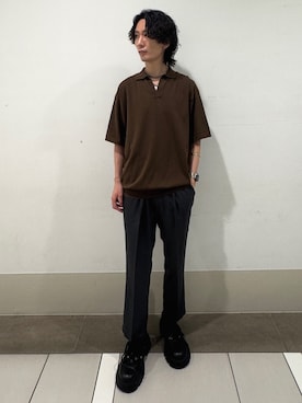 「URBAN RESEARCH DOORS（アーバンリサーチドアーズ）の『仁村紗和さん着用』『UR TECH』サマシェア スキッパーニット（ニット/セーター、ブラウン系）」を使った、大源さん（メンズ・183cm）の夏コーディネート
