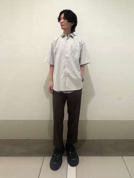 「URBAN RESEARCH DOORS（アーバンリサーチドアーズ）のFORK&SPOON　TEC LINENシャツ（シャツ/ブラウス、グレー系）」を使った、大源さん（メンズ・183cm）の夏コーディネート