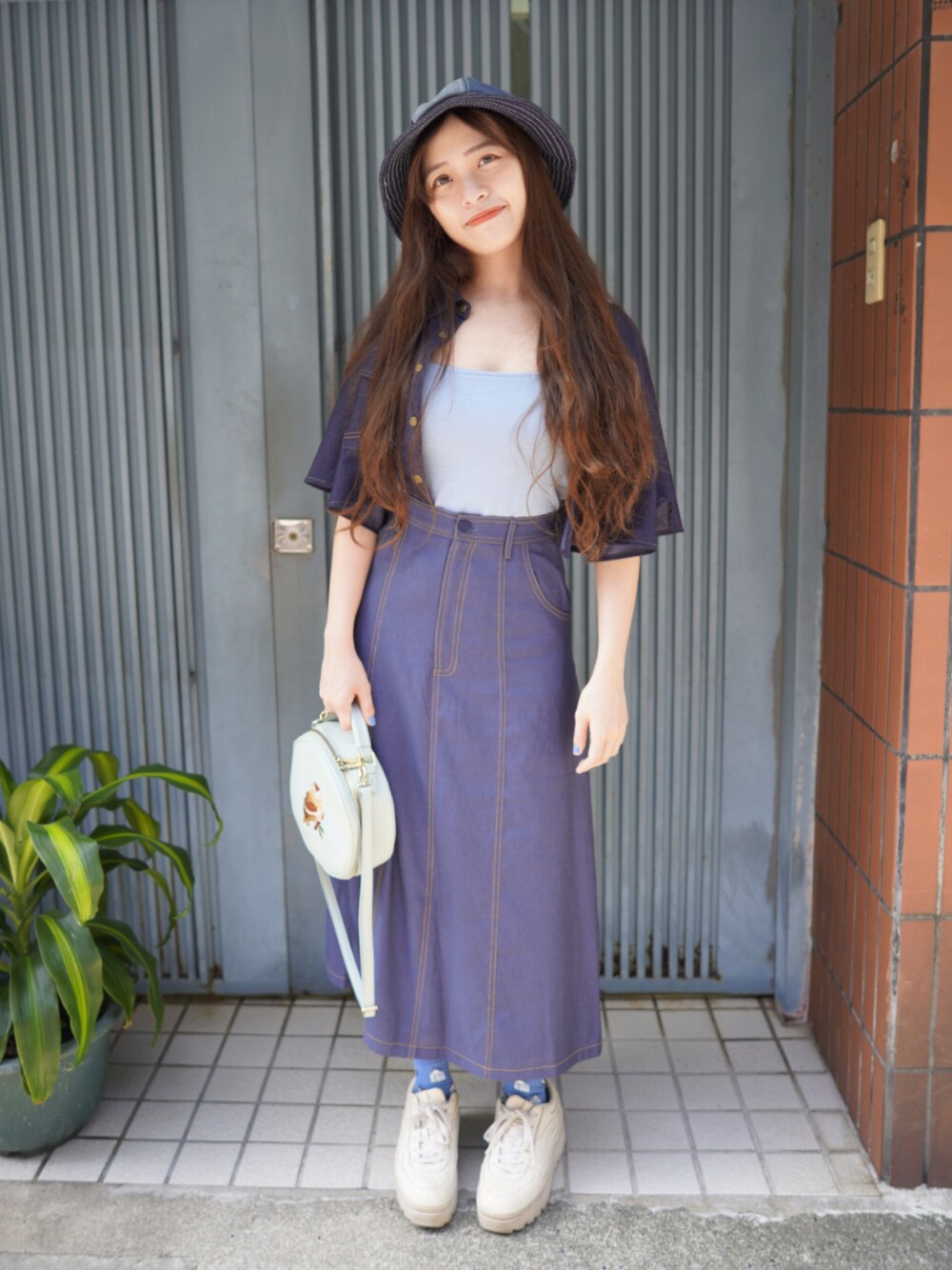 「丹寧、藍染め、ootd」｜「Saimeのアイテム（ショルダーバッグ、ブルー系）」を使った、Rosyさん（レディース・158cm）の夏コーディネートの1枚目の写真