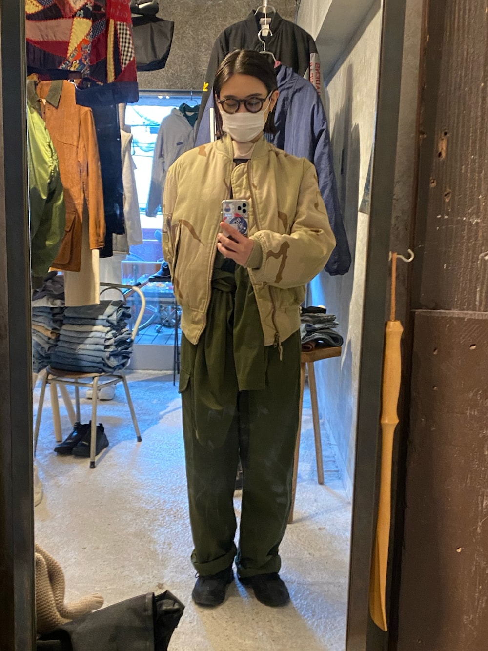 「MILITARYのアイテム（つなぎ/オールインワン、グリーン系）」を使った、アボカドチーズナンさん（レディース・166cm）の冬コーディネートの1枚目の写真