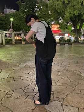 「白Tシャツ×デニム」｜「アイテム（その他）」を使った、アボカドチーズナンさん（レディース・166cm）の春コーディネート