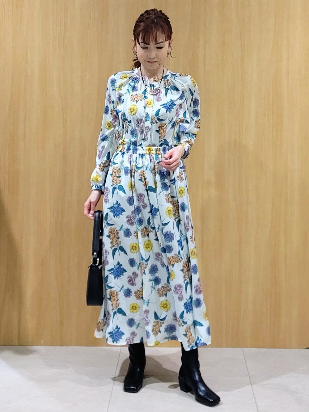 「おでかけコーデ、フェミニン、花柄、花柄スカート、花柄ブラウス、春、春コーデ、キレイめ、30代コーデ、40代ファッション、骨格ウェーブ、KATHARINE ROSS」｜「KATHARINE ROSSの【KATHARINE ROSS】イマジナリーフラワープリントブラウス（シャツ/ブラウス、ホワイト系）」を使った、KATHARINEROSS さん（骨格ウェーブ・レディース・164cm）の春コーディネートの1枚目の写真
