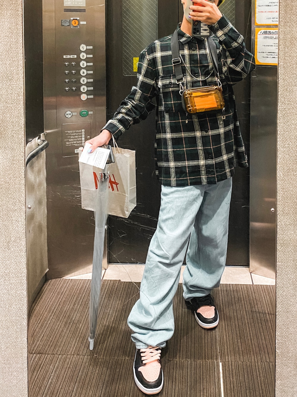 「秋コーデ、オーバーサイズ、おしゃれさんと繋がりたい、いいね、save、フォローお願いします🤑、スニーカー、ストリート、秋服、低身長コーデ、プチプラコーデ、チェックシャツ、aj1、エアジョーダン、エアジョーダン1、ジョーダン、ストリートコーデ」｜「WEGOのアイテム（ネックレス、シルバー系）」を使った、ともちゃんさん（メンズ・164cm）の秋コーディネートの1枚目の写真