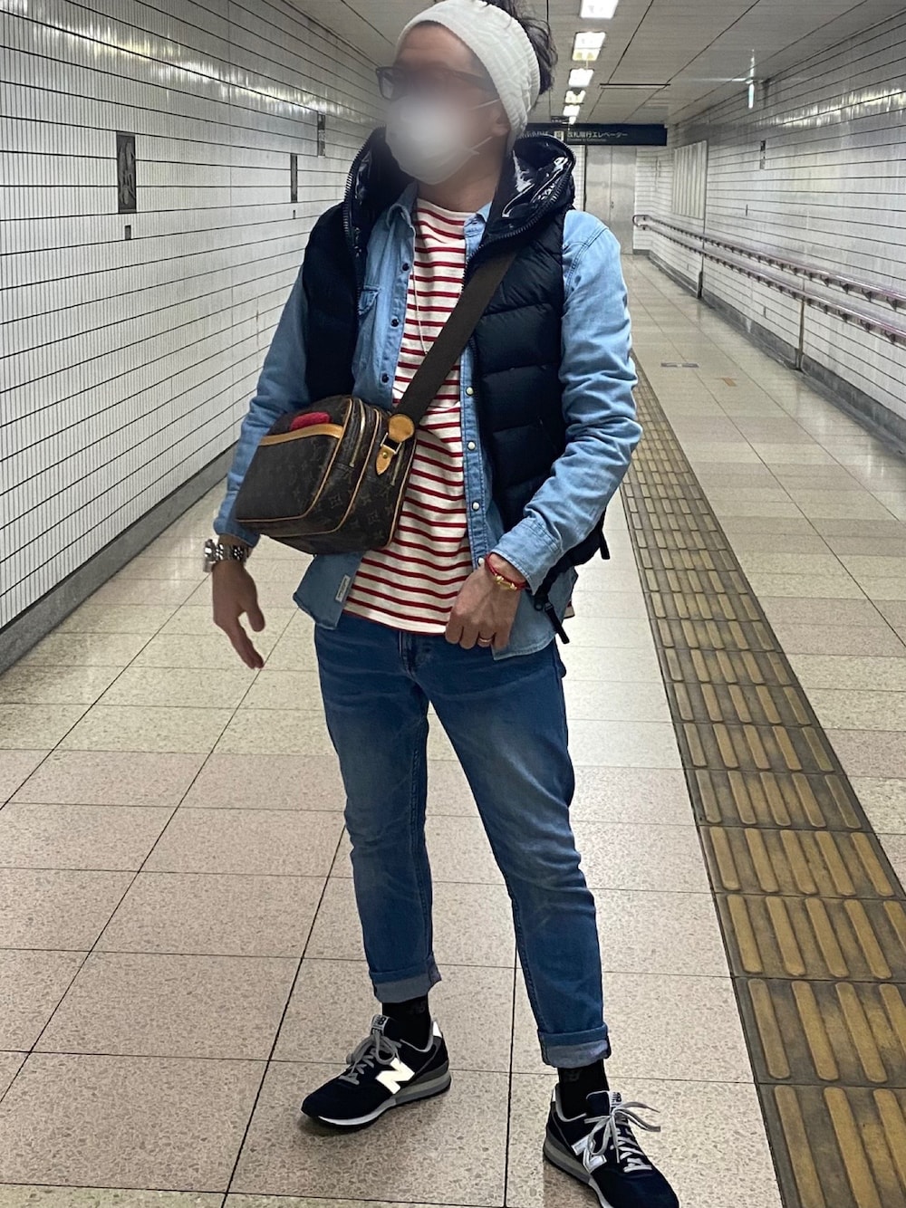 「春服みてみて、シンプルコーデ、休日コーデ、オトナカジュアル、きれいめカジュアル、春カラー、スニーカー、ootd、ニット帽、春アウター、ラフ、ファッションの力を信じよう、サングラス、ブライトリング」｜「ZARAのアイテム（デニムパンツ、ブルー系）」を使った、on★chanさん（メンズ・172cm）の春コーディネートの1枚目の写真