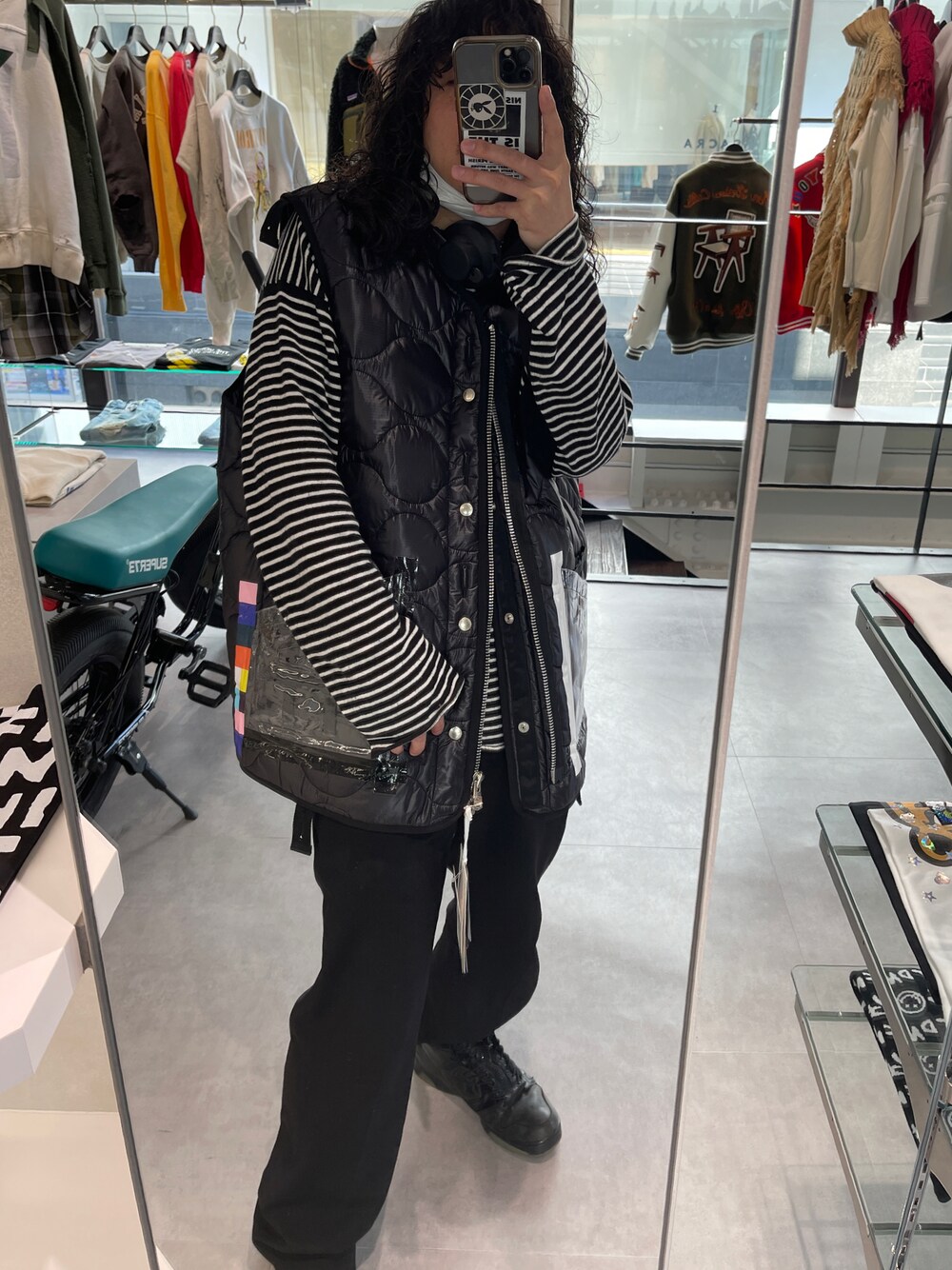 「オトナカジュアル、ワイドパンツ、プリマロフト、ベスト、ボーダー、フレアパンツ、ストリートMIX、モード、TAKAHIROMIYASHITA The SoloIst.、ROYAL FLASH、代官山」｜「TAKAHIROMIYASHITATheSoloIst.のアイテム（ベスト、ブラック系）」を使った、AOKIFLASH‼︎!さん（メンズ・166cm）の冬コーディネートの1枚目の写真