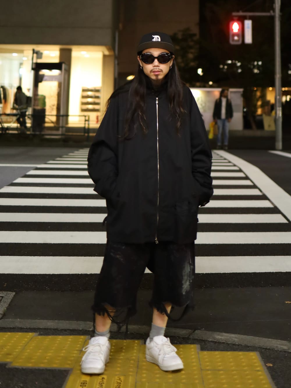 「大人カジュアル、初夏コーデ、春夏コーデ、ファッションを楽しもう、ストリート、ハーフパンツ、TAKAHIROMIYASHITA The SoloIst.、FR(13)NDS、ROYAL FLASH、代官山」｜「TAKAHIROMIYASHITATheSoloIst.のアイテム（ジャケット/アウター、ブラック系）」を使った、AOKIFLASH‼︎!さん（メンズ・166cm）の春コーディネートの1枚目の写真