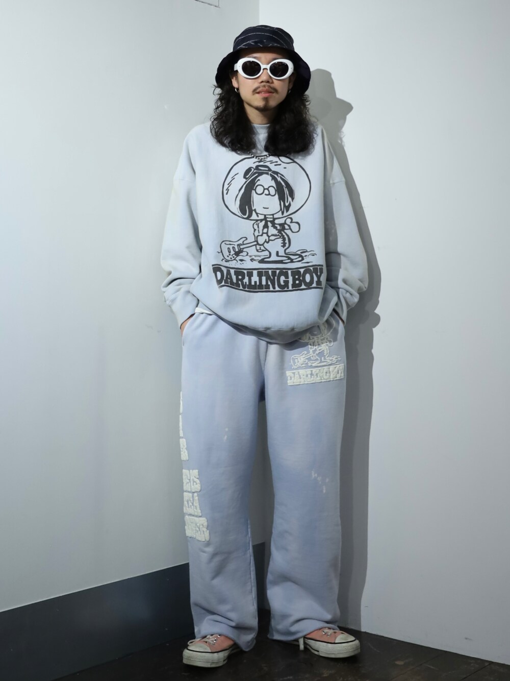 「春服みてみて、春コーデ、春、休日スタイル、大人コーデ、セットアップ、セットアップスタイル、スウェット、bowwow、TAKAHIROMIYASHITA The SoloIst.、converse、ROYAL FLASH、代官山」｜「BOWWOWのアイテム（パンツ、ブルー系）」を使った、AOKIFLASH‼︎!さん（メンズ・166cm）の春コーディネートの1枚目の写真