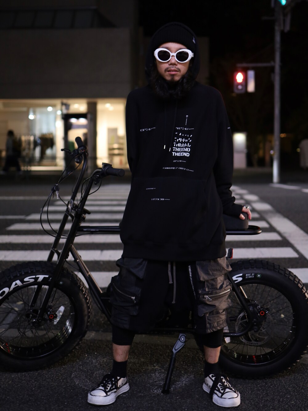 「だから秋服が好き、秋服、休日スタイル、カジュアルコーデ、秋のコーデ、秋トレンド2021、オトナカジュアル、ストリートMIX、モード、モードストリート、TAKAHIROMIYASHITA The SoloIst.、a.f artefact、ROYAL FLASH、coastcycles」｜「TAKAHIROMIYASHITATheSoloIst.のoversized geometric morse code hoodie.（パーカー、ブラック系）」を使った、AOKIFLASH‼︎!さん（メンズ・166cm）の秋コーディネートの1枚目の写真