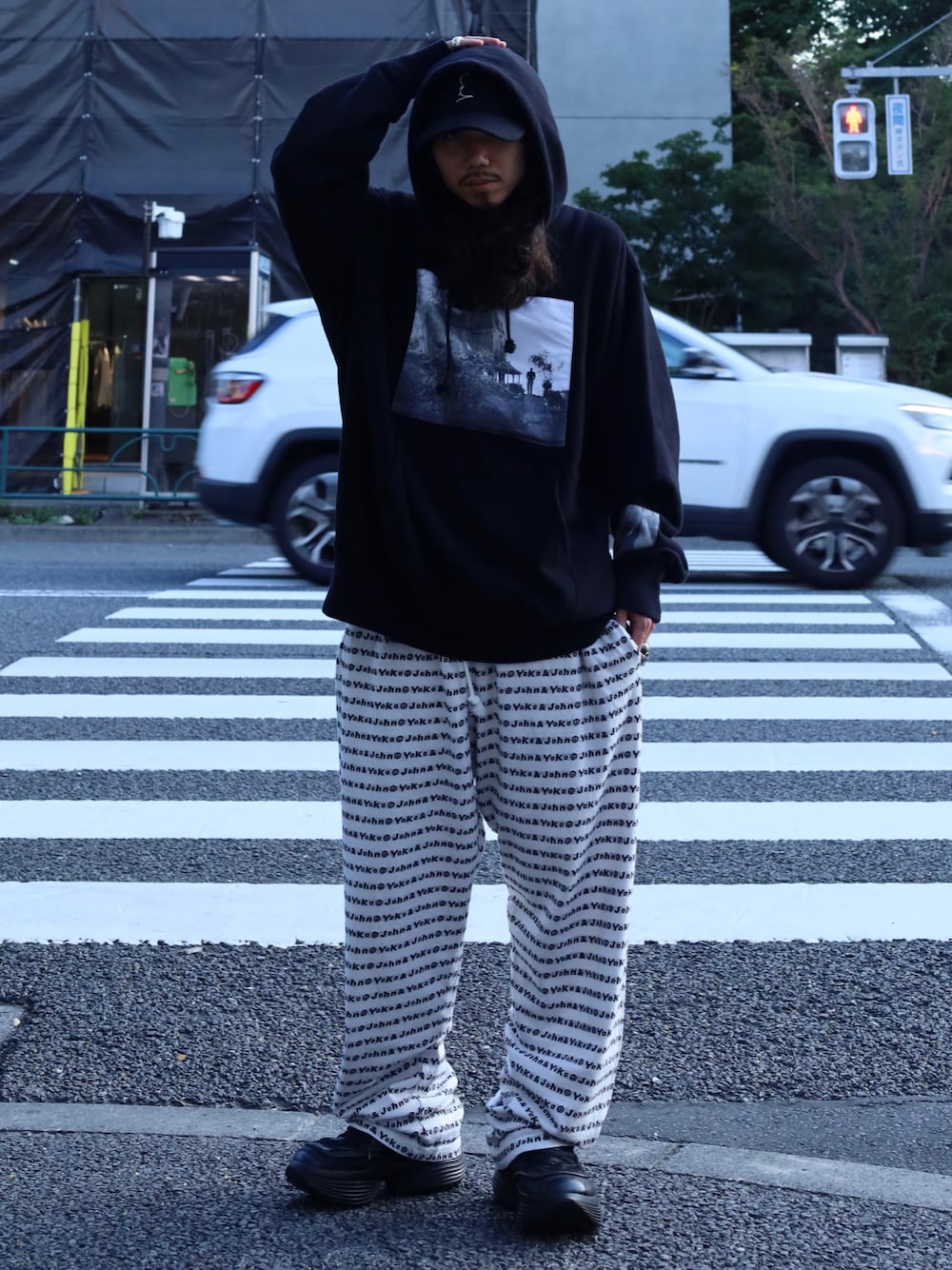 「メンズコーデ、大人カジュアル、休日スタイル、大人コーデ、ゆるコーデ、スニーカー、モノトーン、BOW WOW、bowwow、UNDER COVER、grounds、ROYAL FLASH、代官山」｜「UNDERCOVERのアイテム（トップス、ブラック系）」を使った、AOKIFLASH‼︎!さん（メンズ・166cm）の夏コーディネートの1枚目の写真