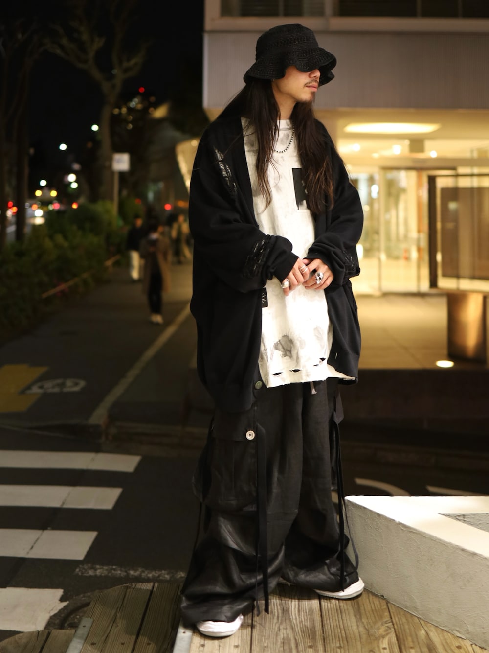 「春コーデ、オトナカジュアル、ストリートコーデ、今日のコーデ、ファッションを楽しもう、seven by seven、FR(13)NDS、TAKAHIROMIYASHITA The SoloIst.、a.f artefact、Maison MIHARA YASUHIRO、MIHARAYASUHIRO、ROYAL FLASH、代官山」｜「SEVEN BY SEVENのSEVEN BY SEVEN/セブン BRAIDED LEATHER HAT(GOAT LEATHER) ハット（ハット、ブラック系）」を使った、AOKIFLASH‼︎!さん（メンズ・166cm）の春コーディネートの1枚目の写真